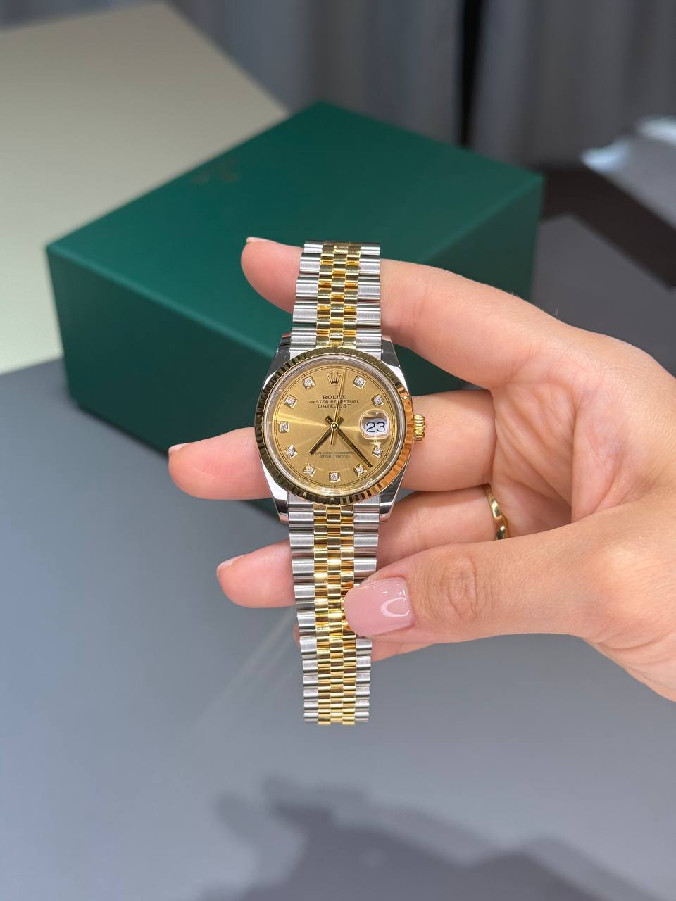 Rolex Datejust (женская модель)