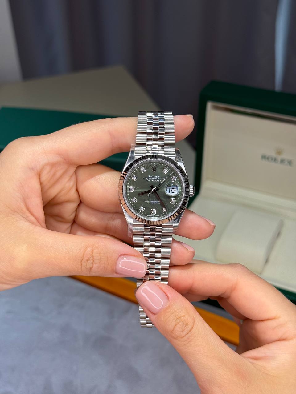 Rolex Datejust (женская модель)