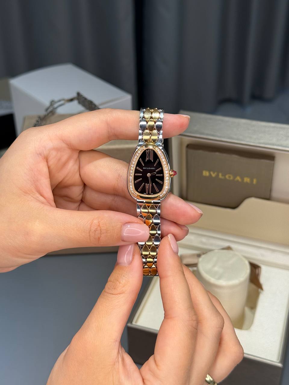 Bvlgari Serpenti Seduttori (женская модель)