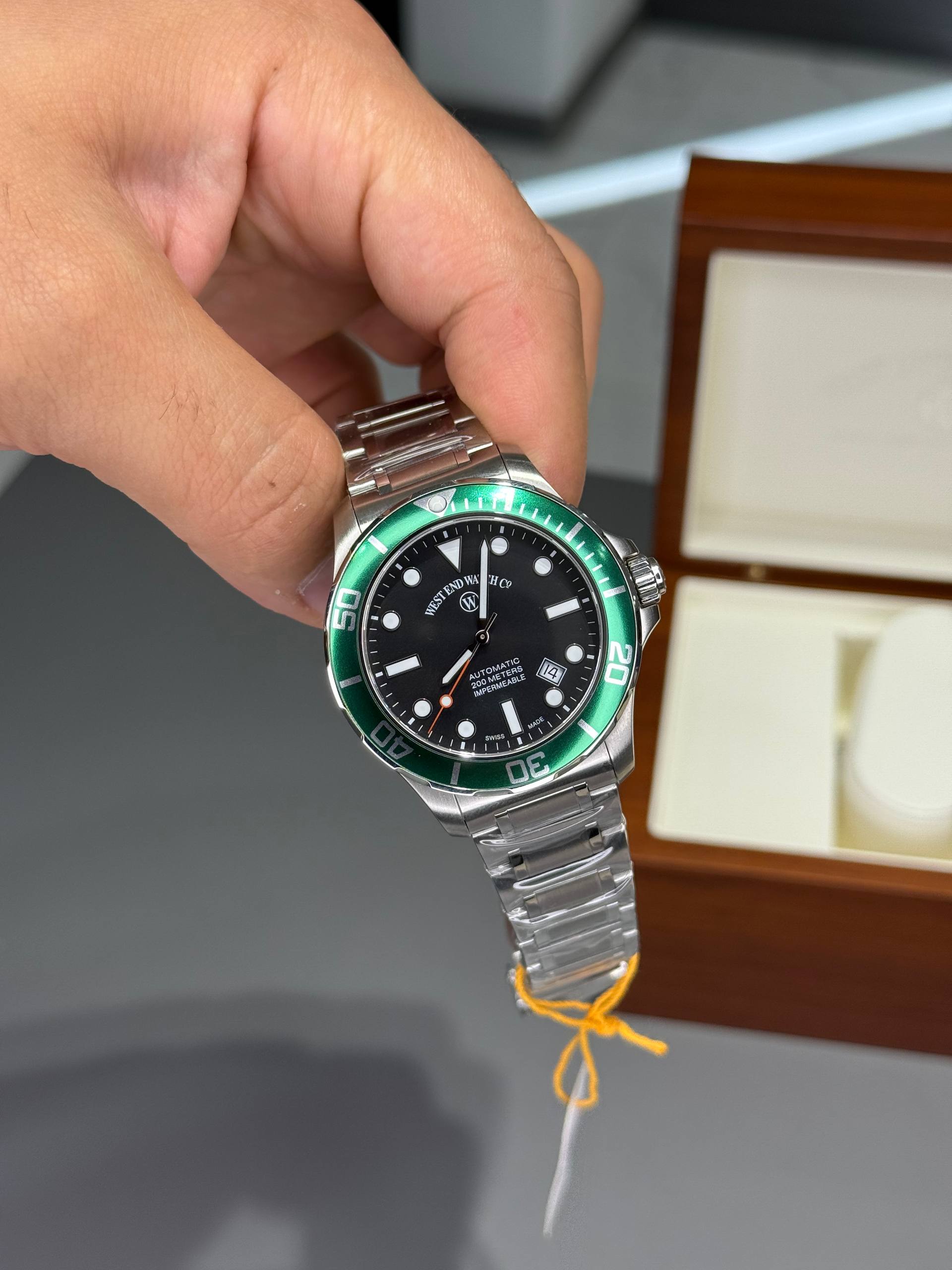 West End Watch Co Impermeable