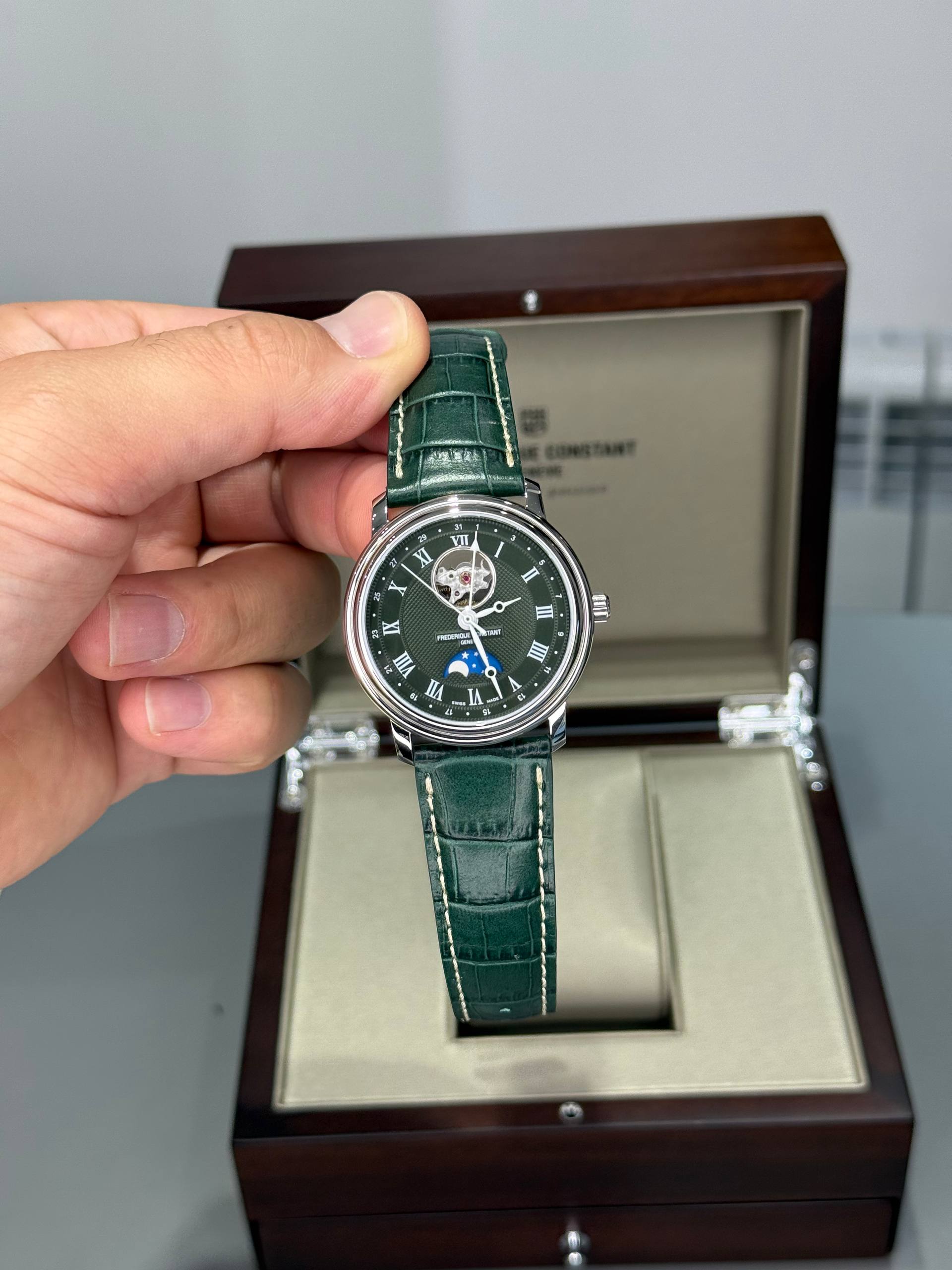 Frederique Constant Classics Moonphase Green Dial — изображение 2