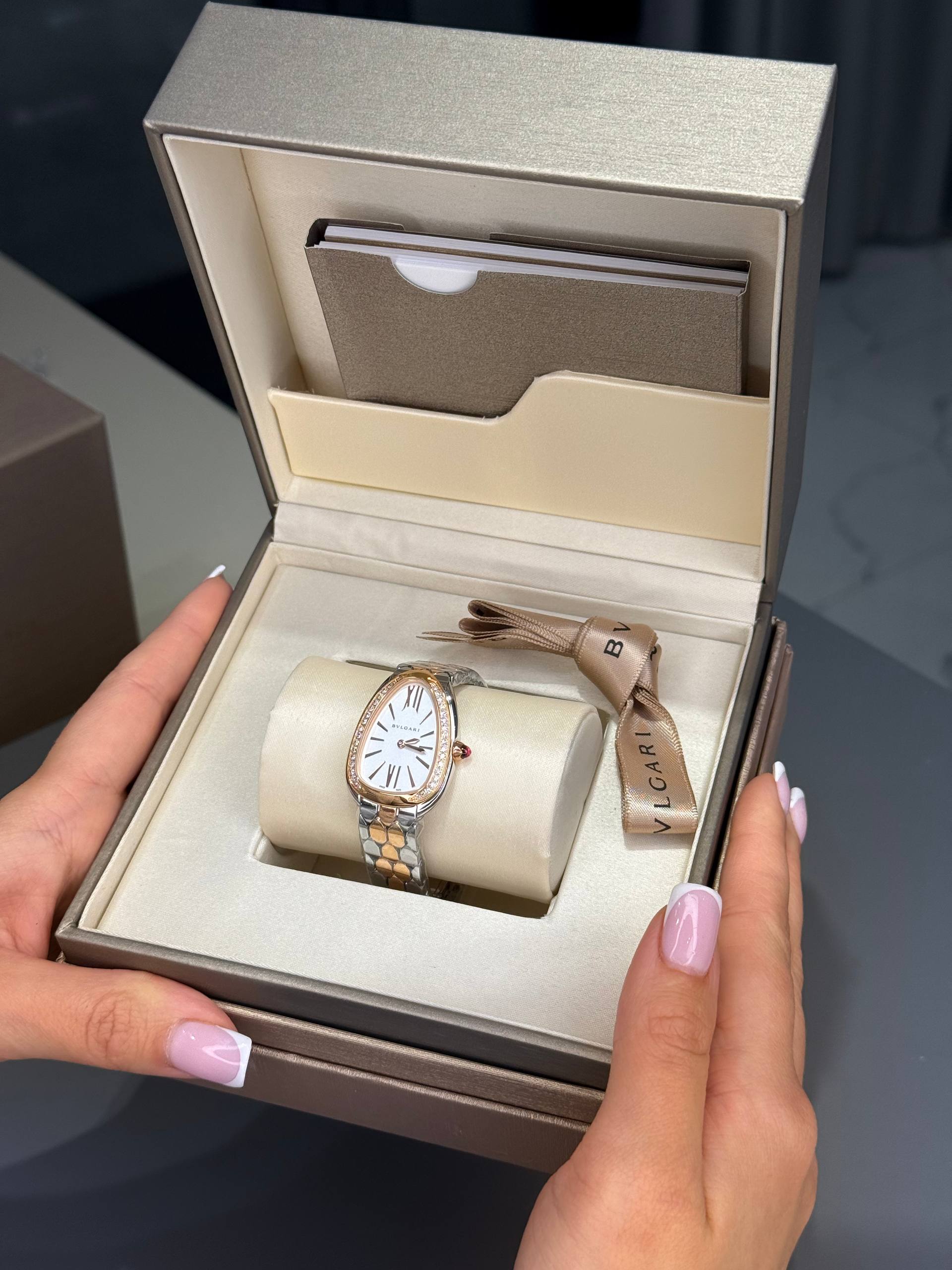 Bvlgari Serpenti Seduttori (женская модель)