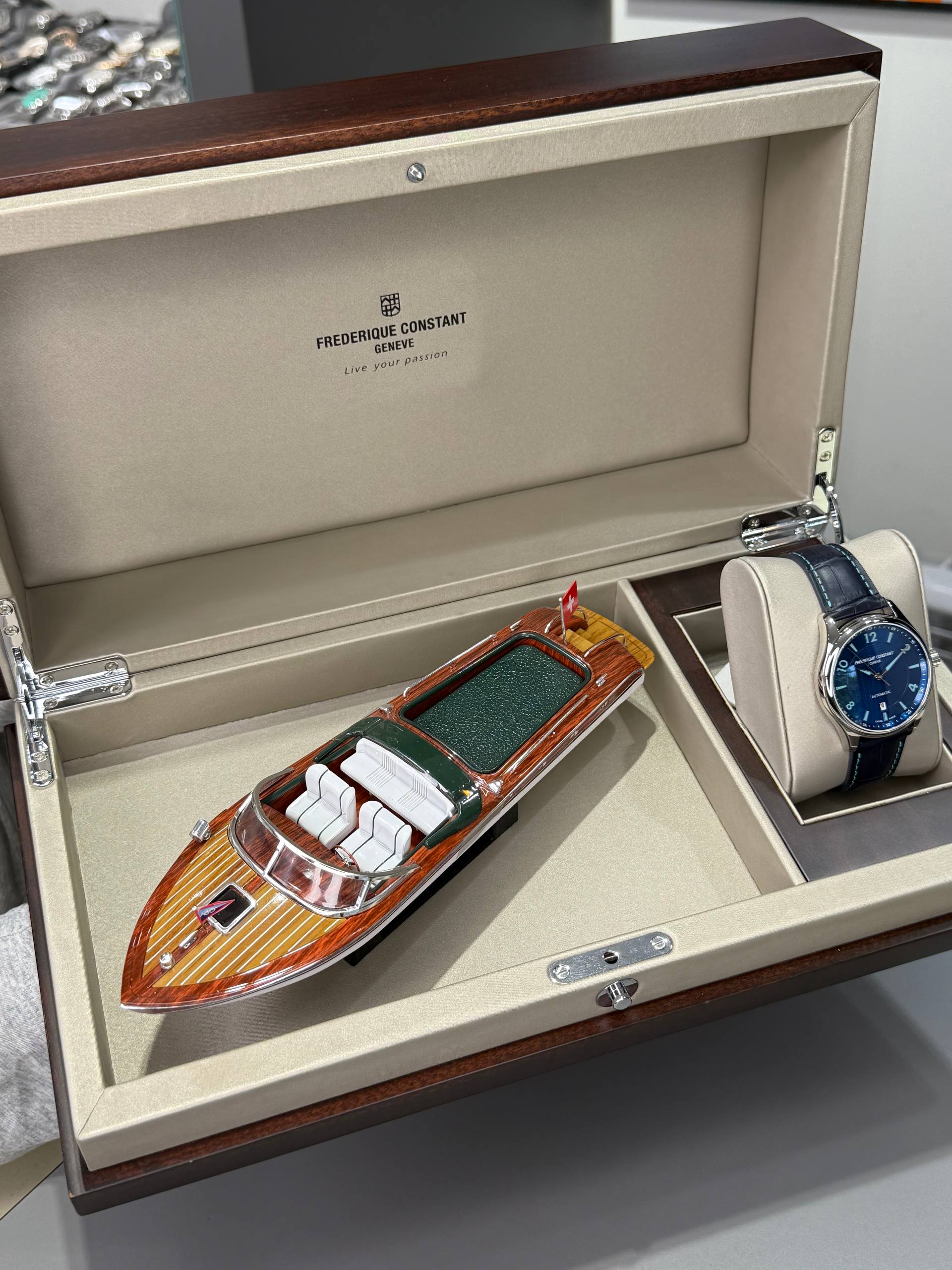 Frederique Constant Runabout Limited Edition 1888/0389 — изображение 2