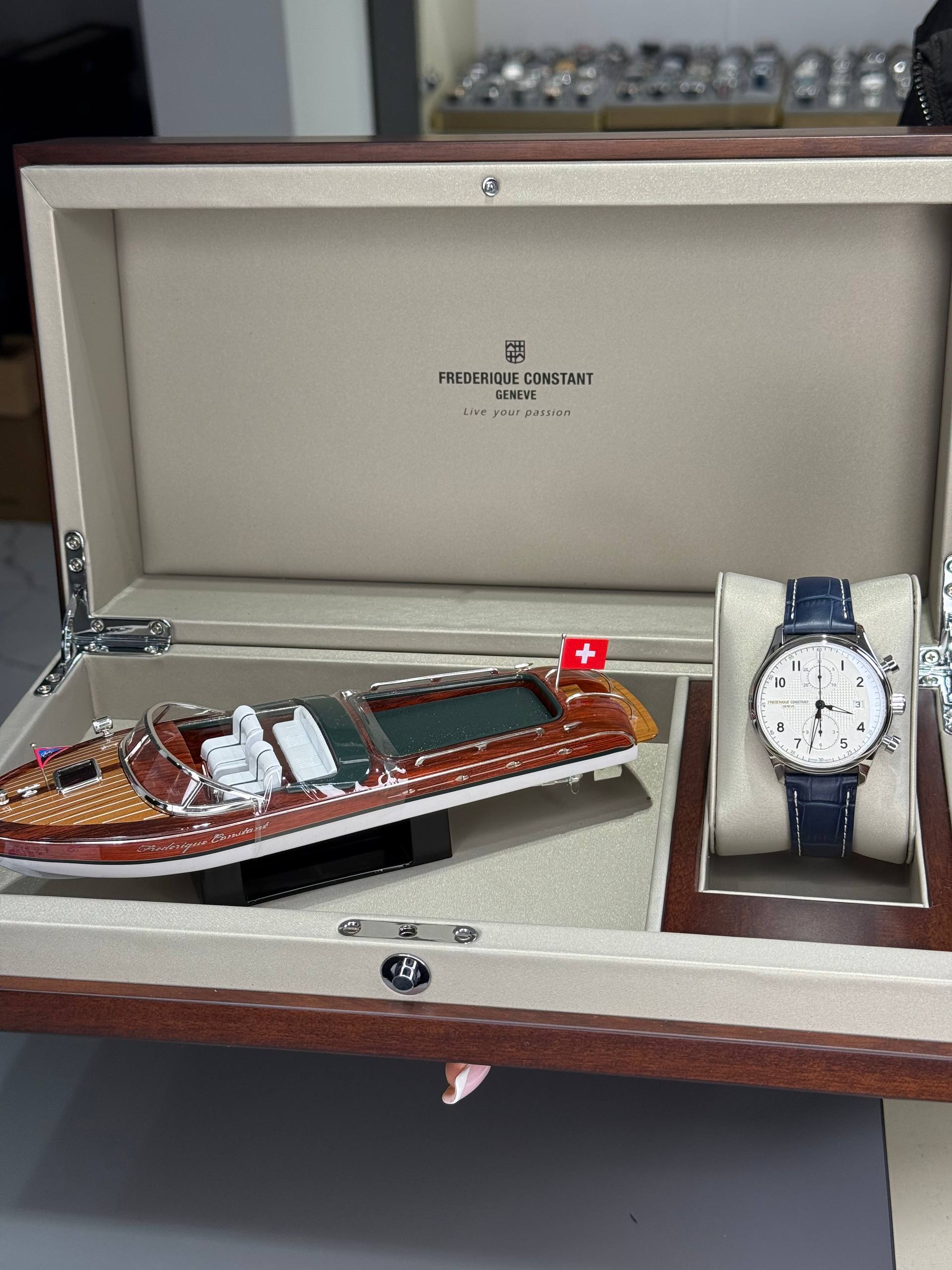 Frederique Constant Chronograph Limited Edition 2888/1610 — изображение 2